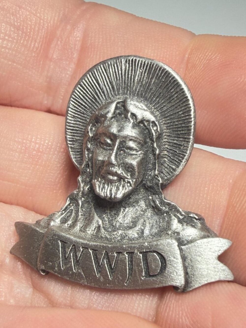 WWJD Jesus Pin Signed JJ 1980s Vintage 1 inch - Picture 4 of 7